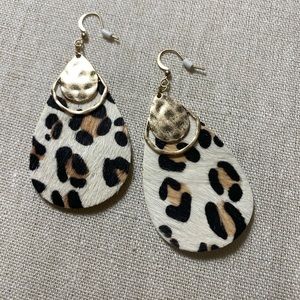 Ivory leopard earring